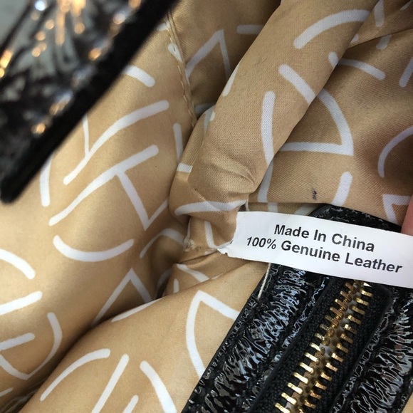 Large Leather Tote with Open Top and Pockets Inside - Picture 5 of 5